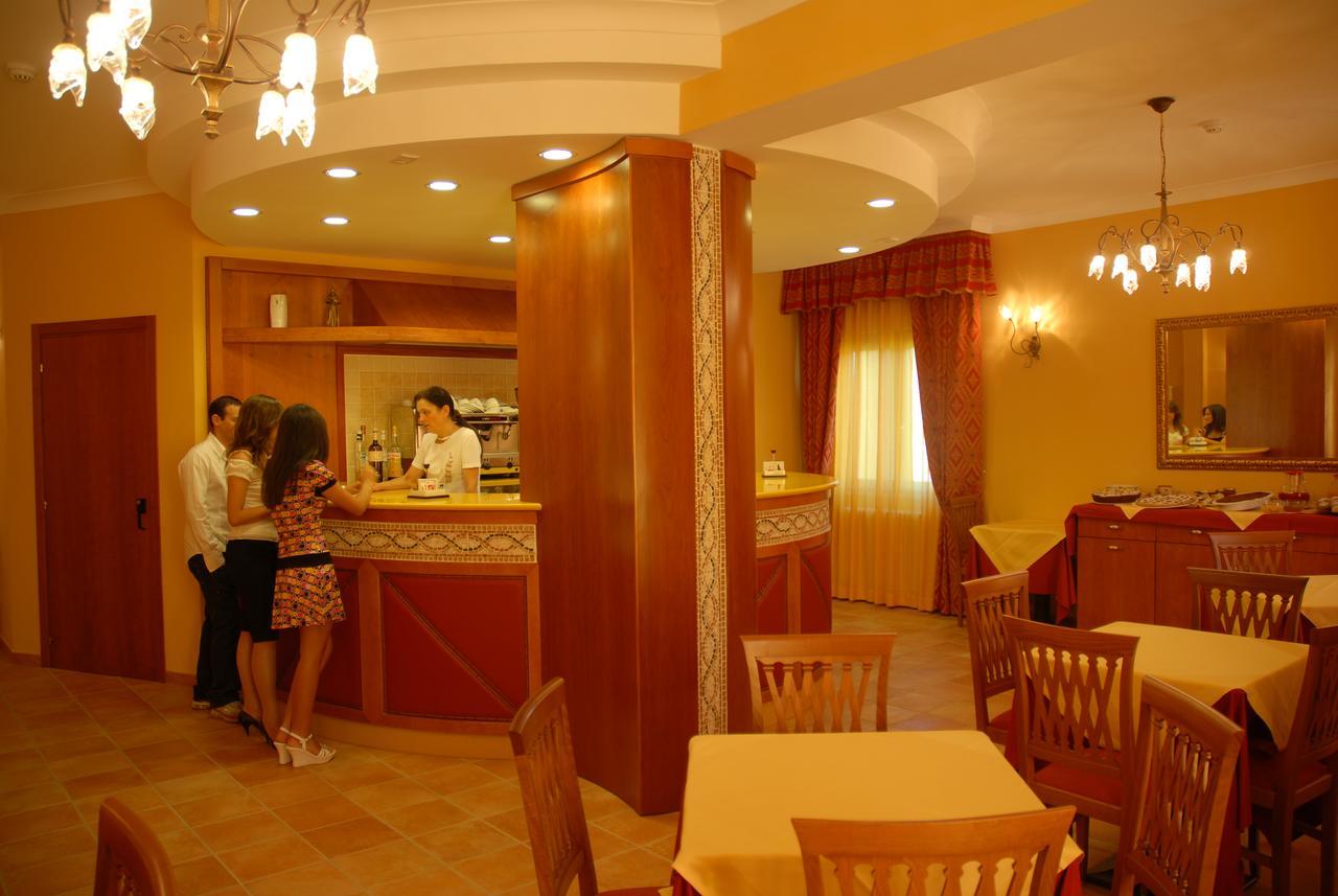 Hotel Duca Di Calabria Сера Сан Бруно Екстериор снимка