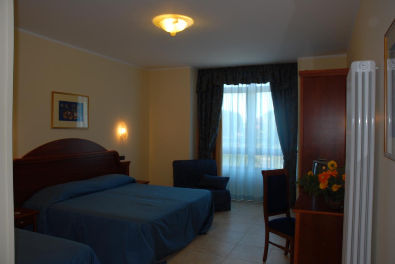 Hotel Duca Di Calabria Сера Сан Бруно Екстериор снимка